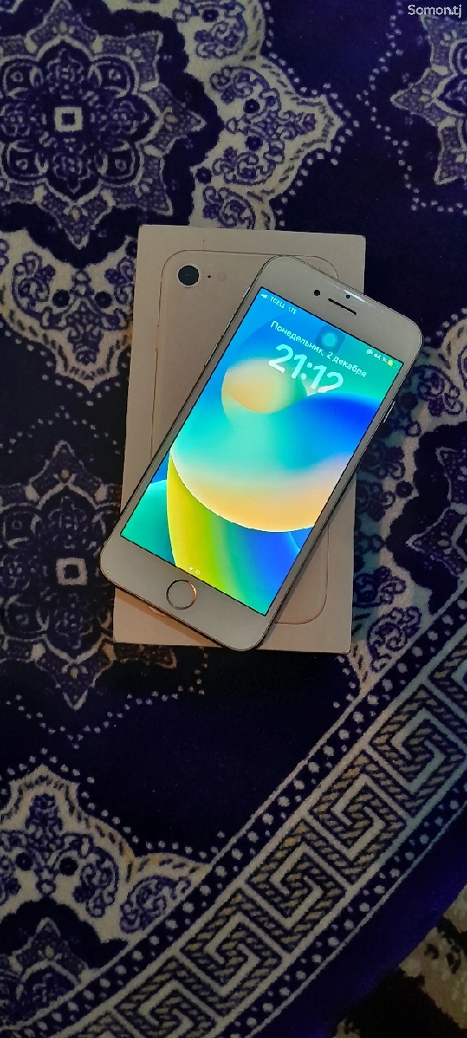 Apple iPhone 8, 64 gb, Gold-1