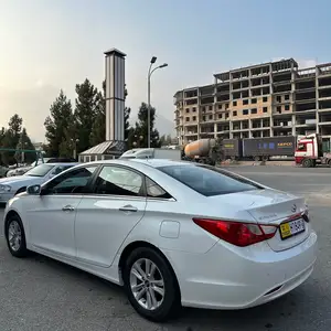 Hyundai Sonata, 2010