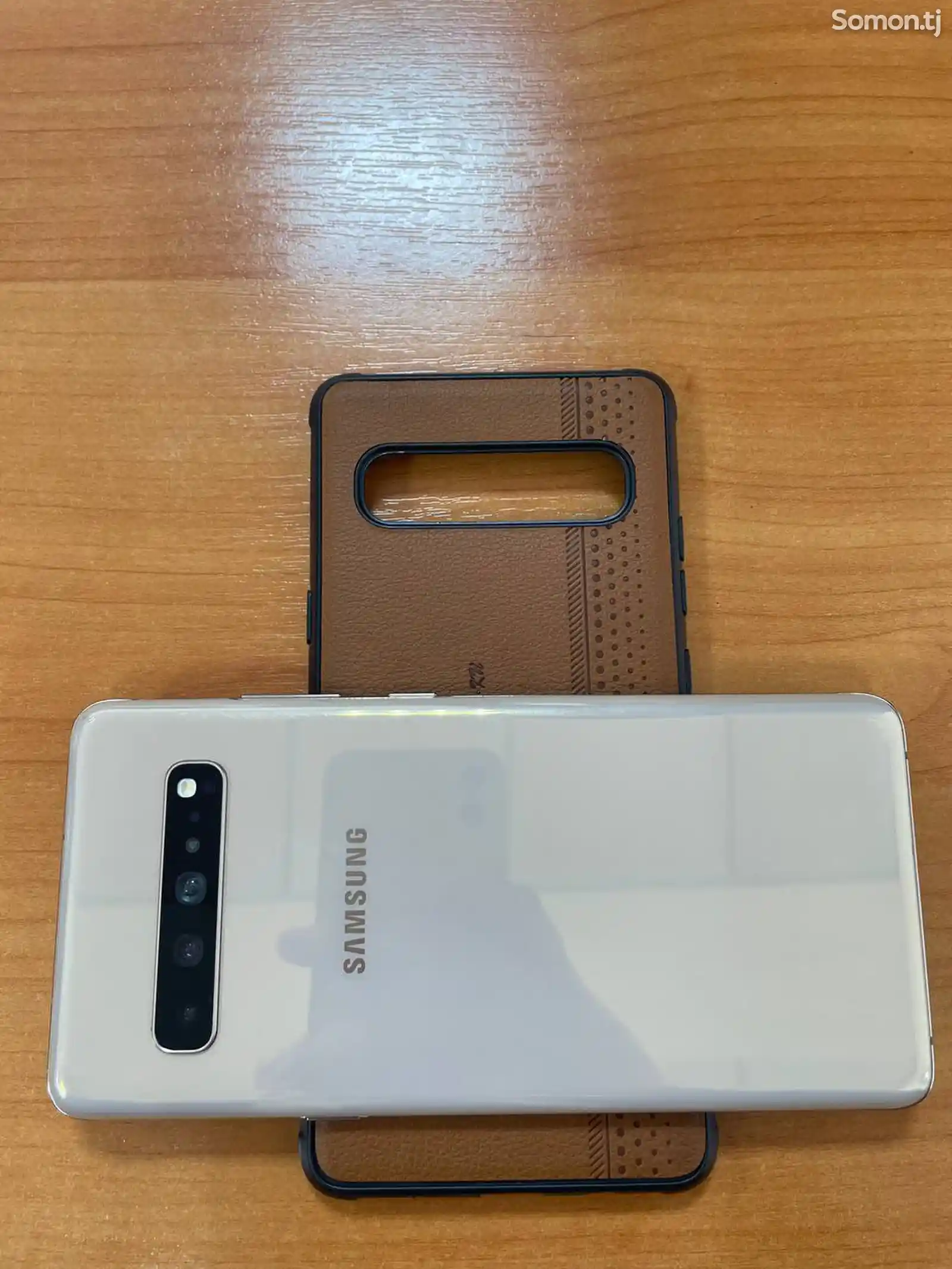 Samsung Galaxy S10 plus-4