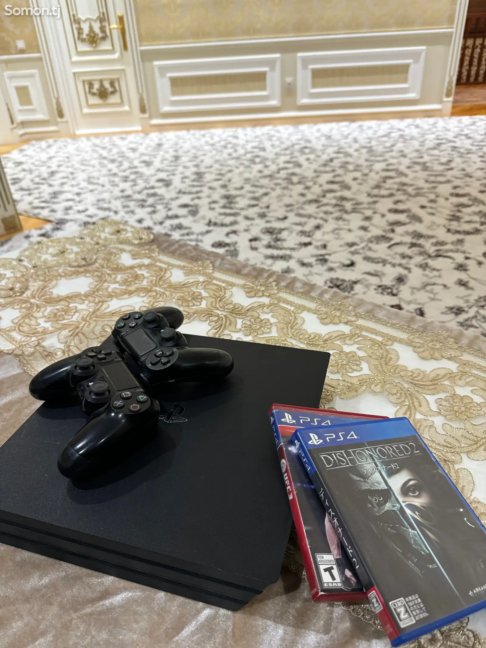 Игровая приставка Sony PlayStation 4 Pro-1