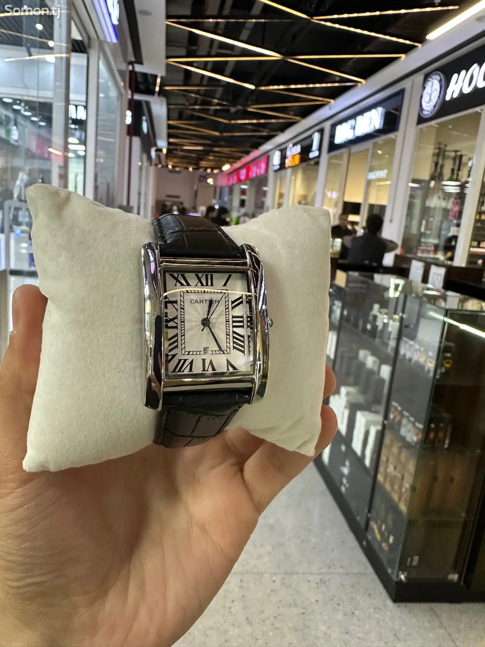 Кварцевые часы Cartier-1