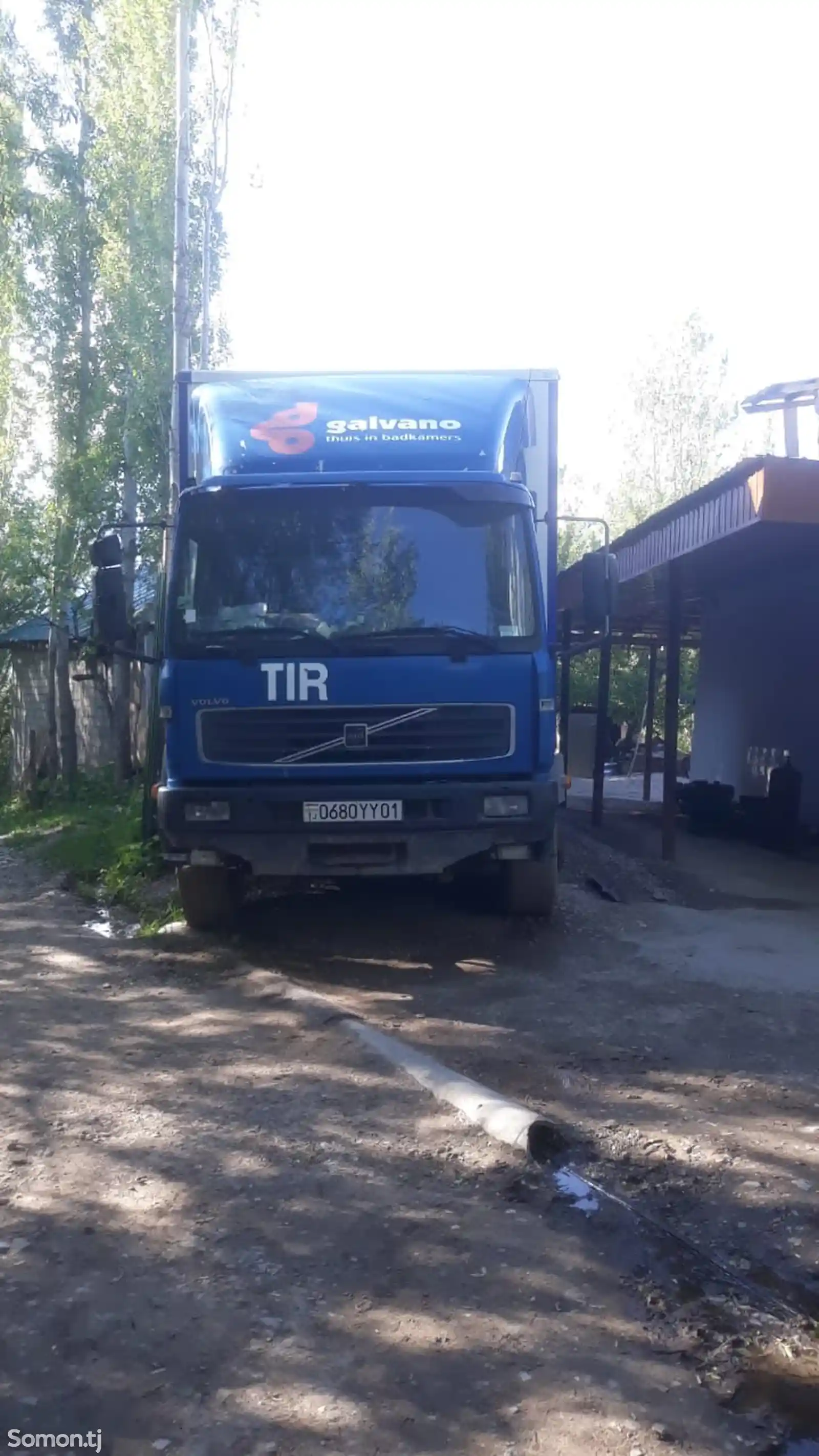 Бортовой грузовик Volvo-1