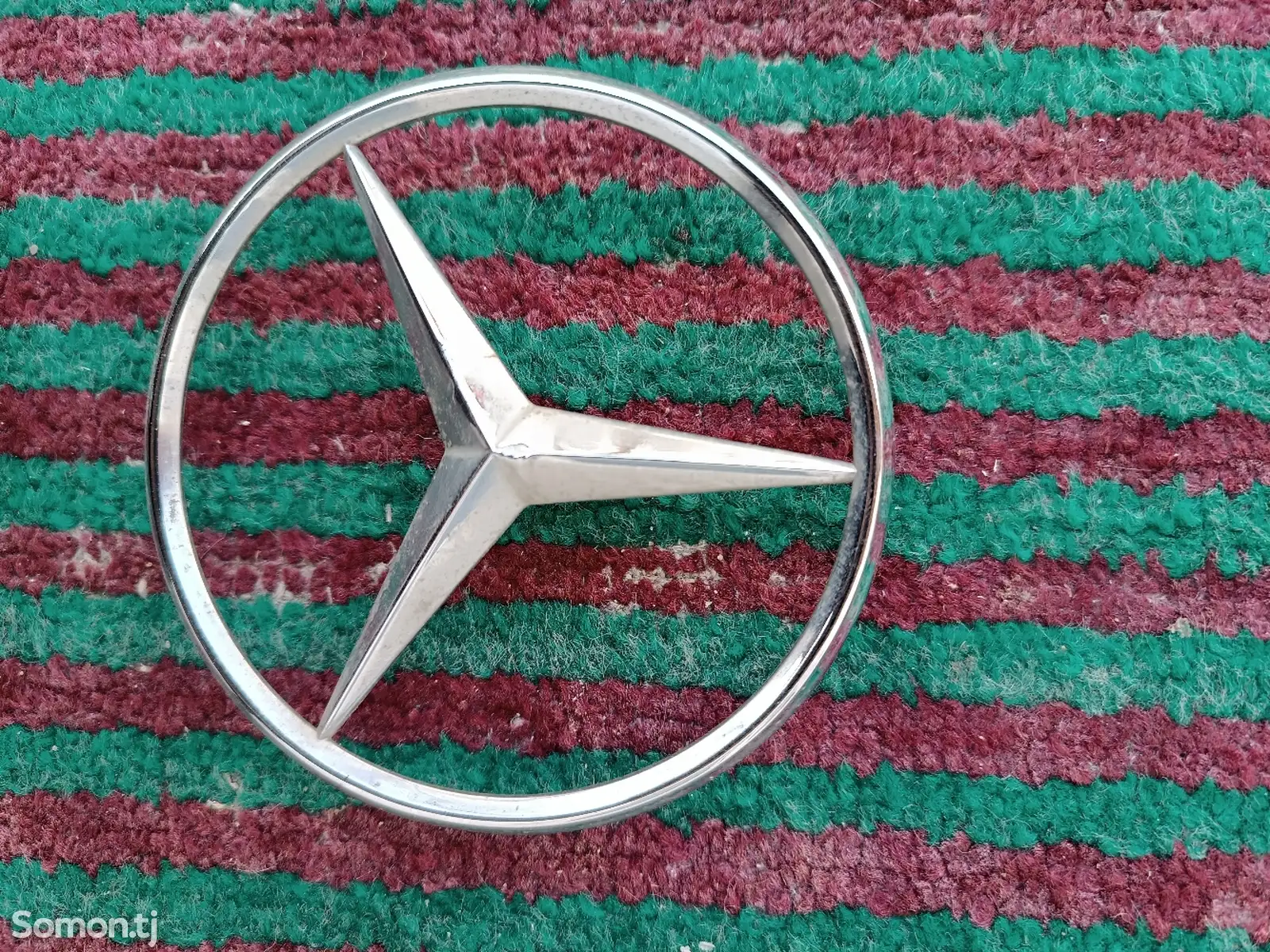 Знак багажника от Mercedes-Benz