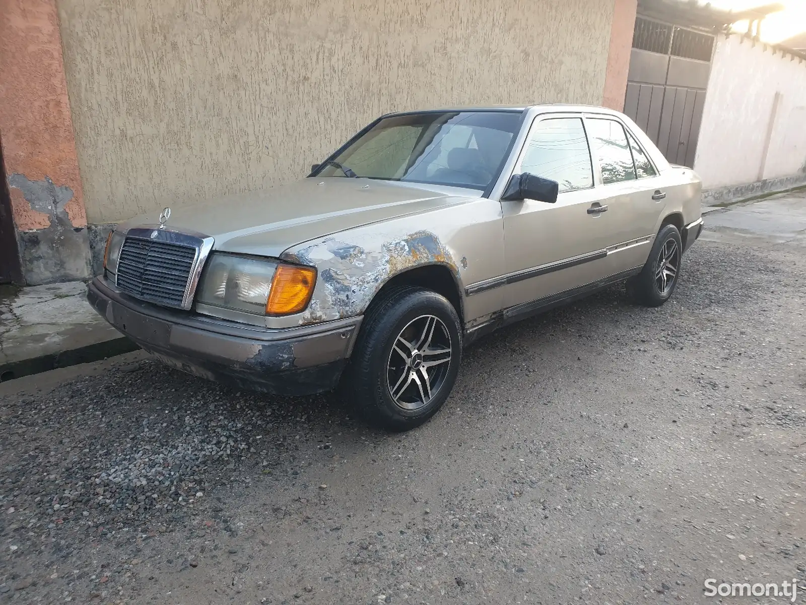 Mercedes-Benz W124, 1988-1