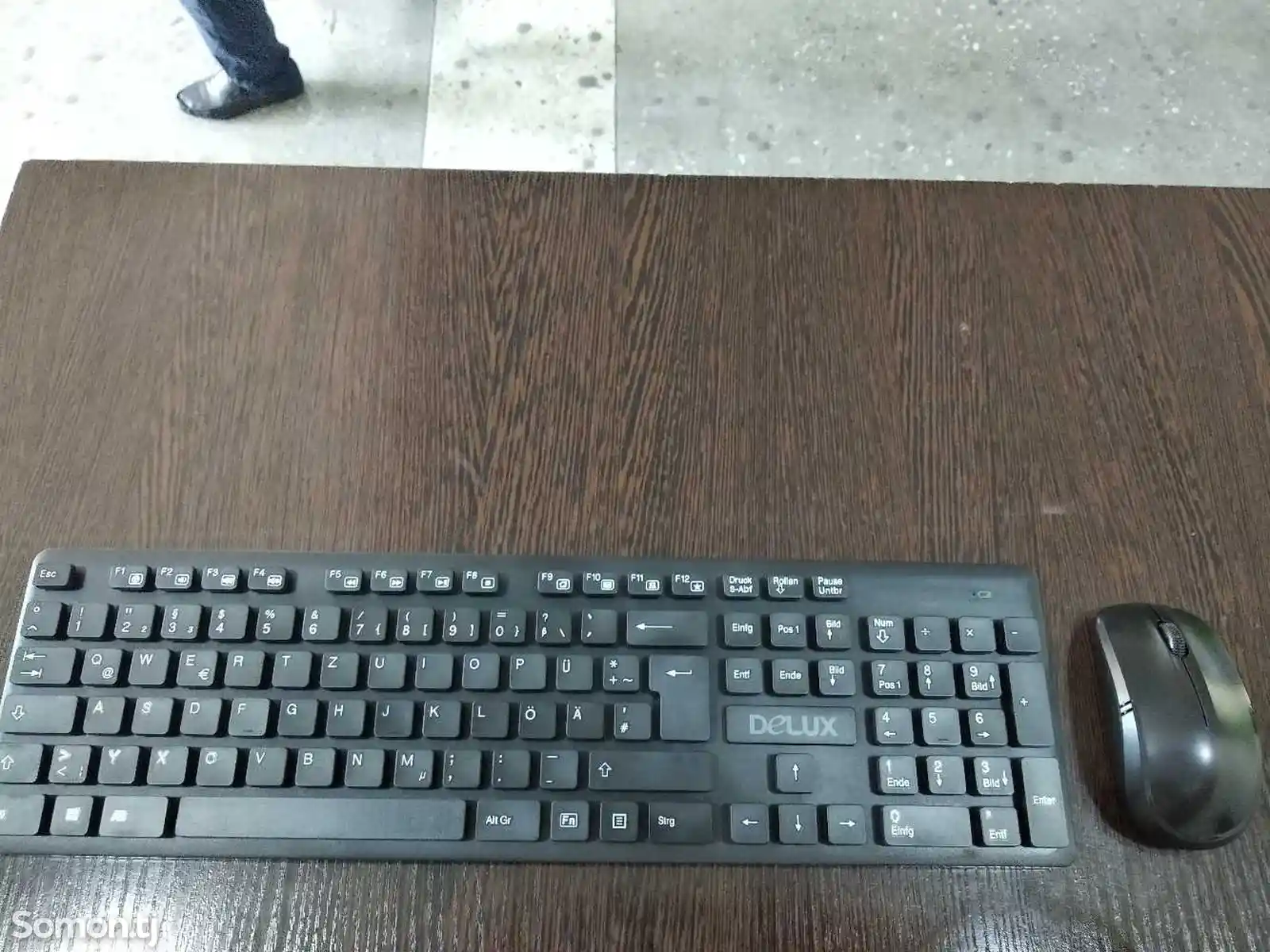 Беспроводная клавиатура с мышкой Delux-2