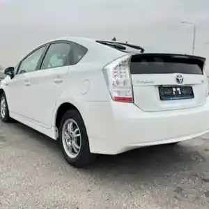 Задние не тонированные стекла от Toyota Prius