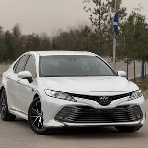 Toyota Camry, 2018