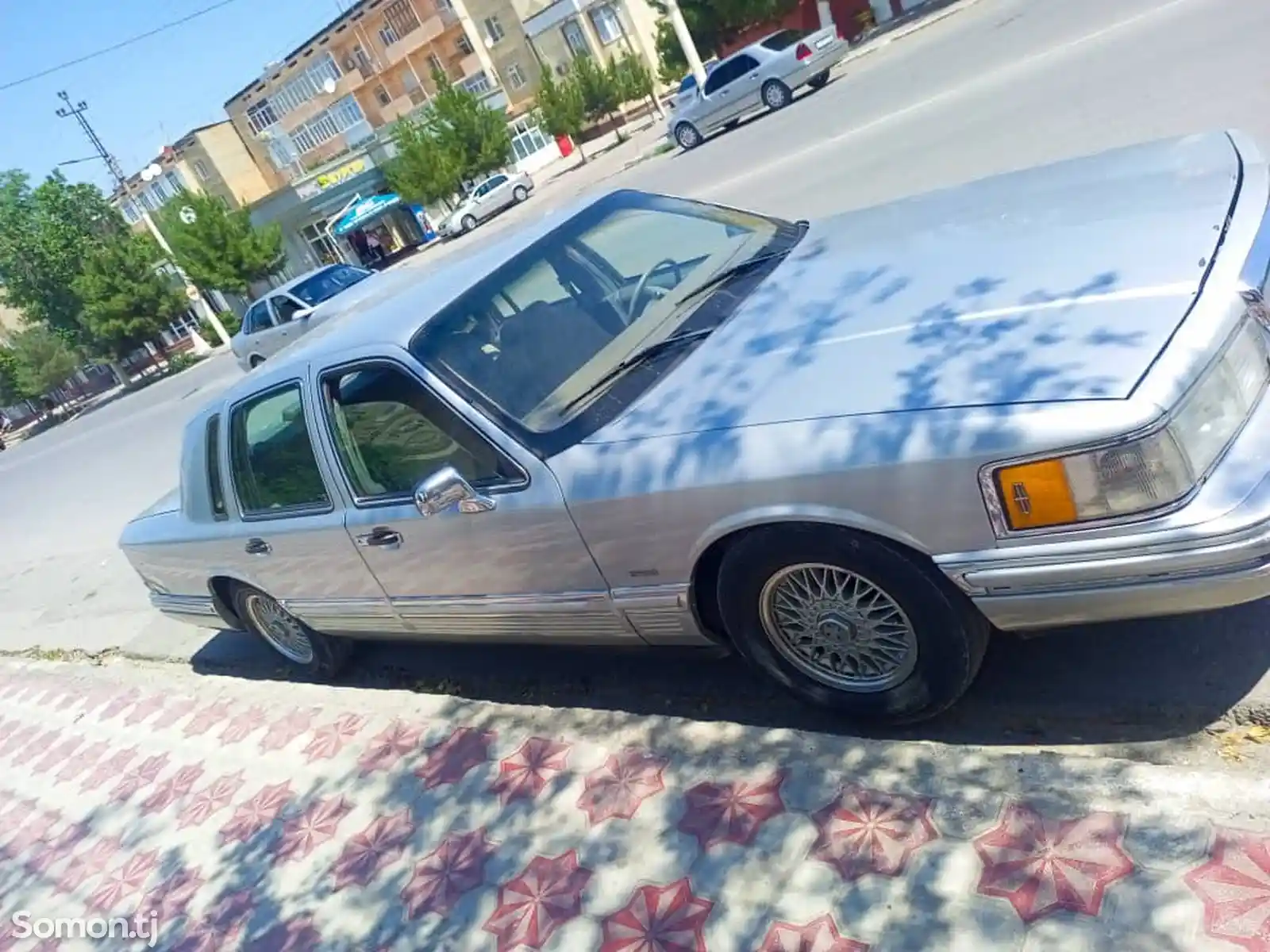 Lincoln Town Car, 1993-4