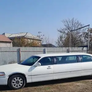 Lincoln Town Car, 2004