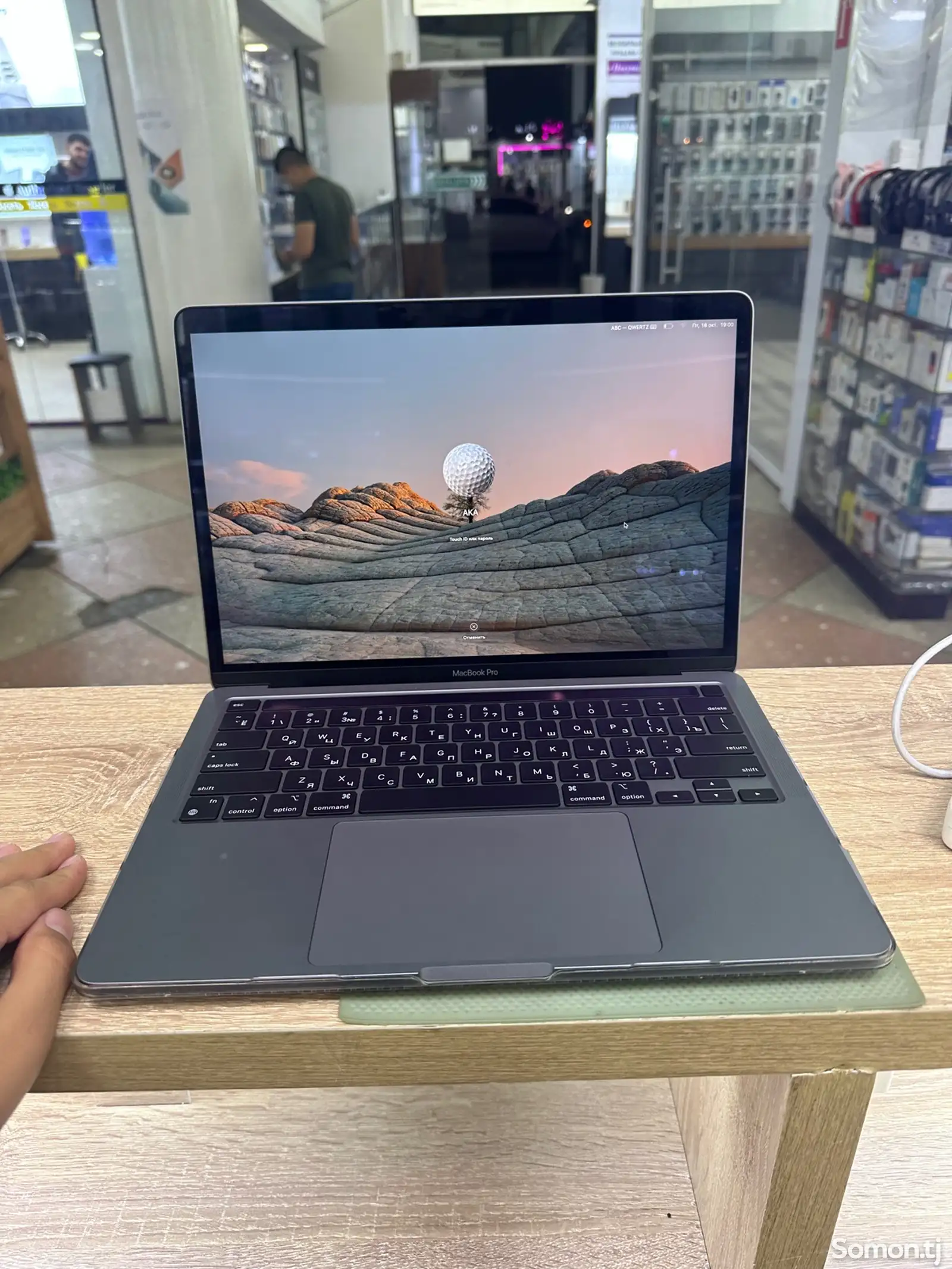 Ноутбук Apple MacBook Pro-1