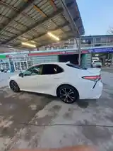 Toyota Camry, 2020-3