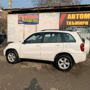 Toyota RAV 4, 2005