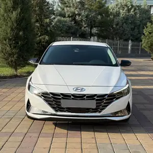 Hyundai Elantra, 2022