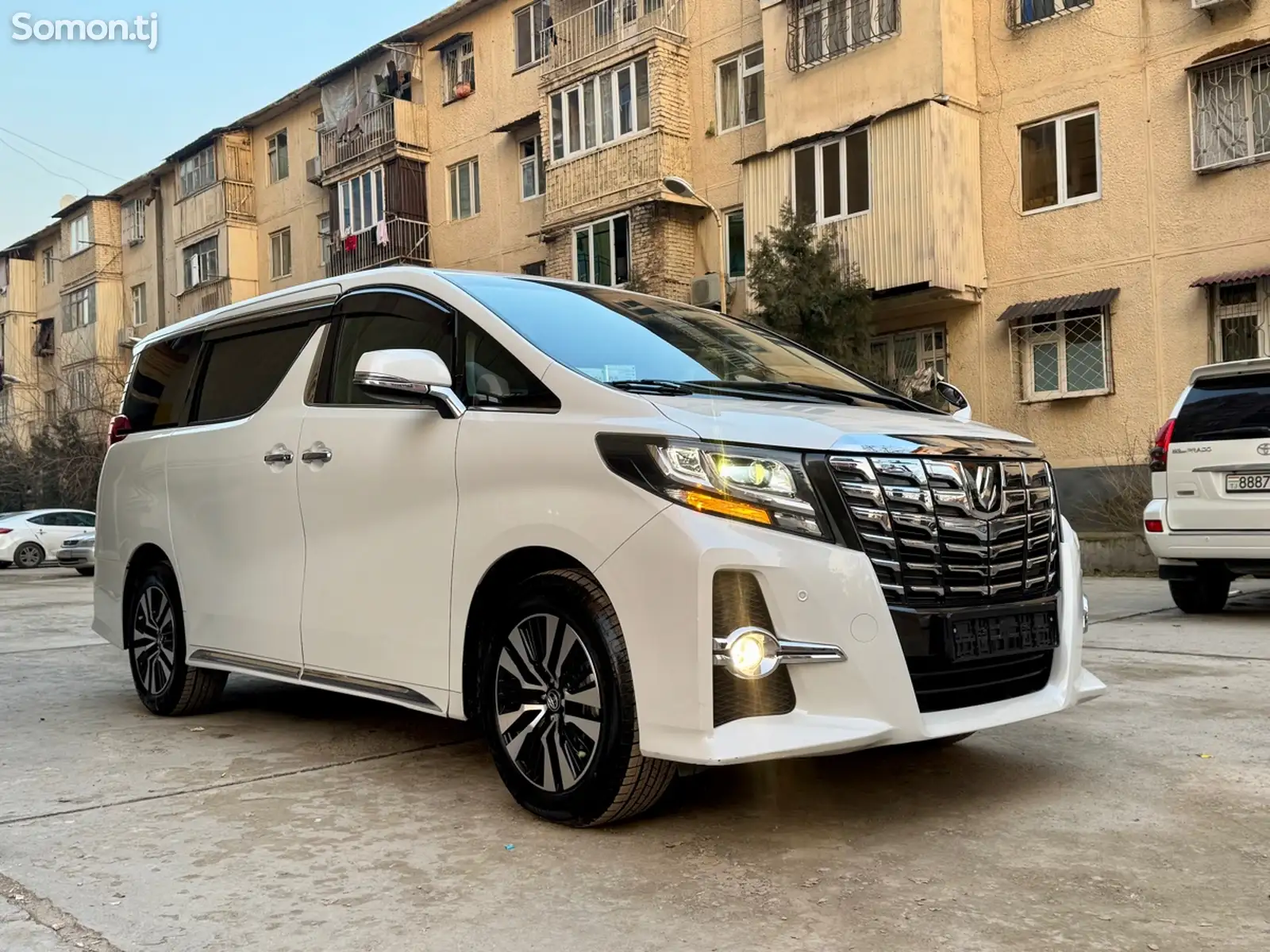 Toyota Vellfire, 2017-1