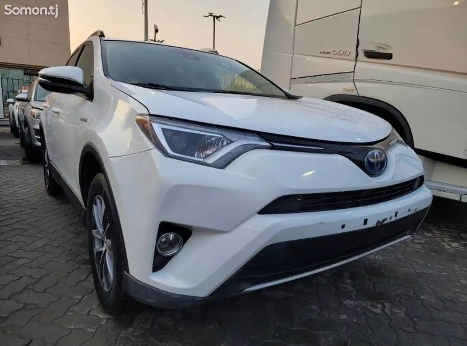 Toyota RAV 4, 2017-1