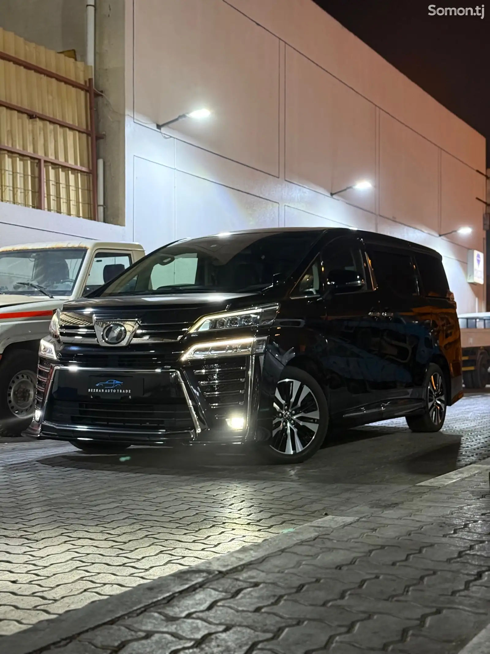 Toyota Vellfire, 2018-1