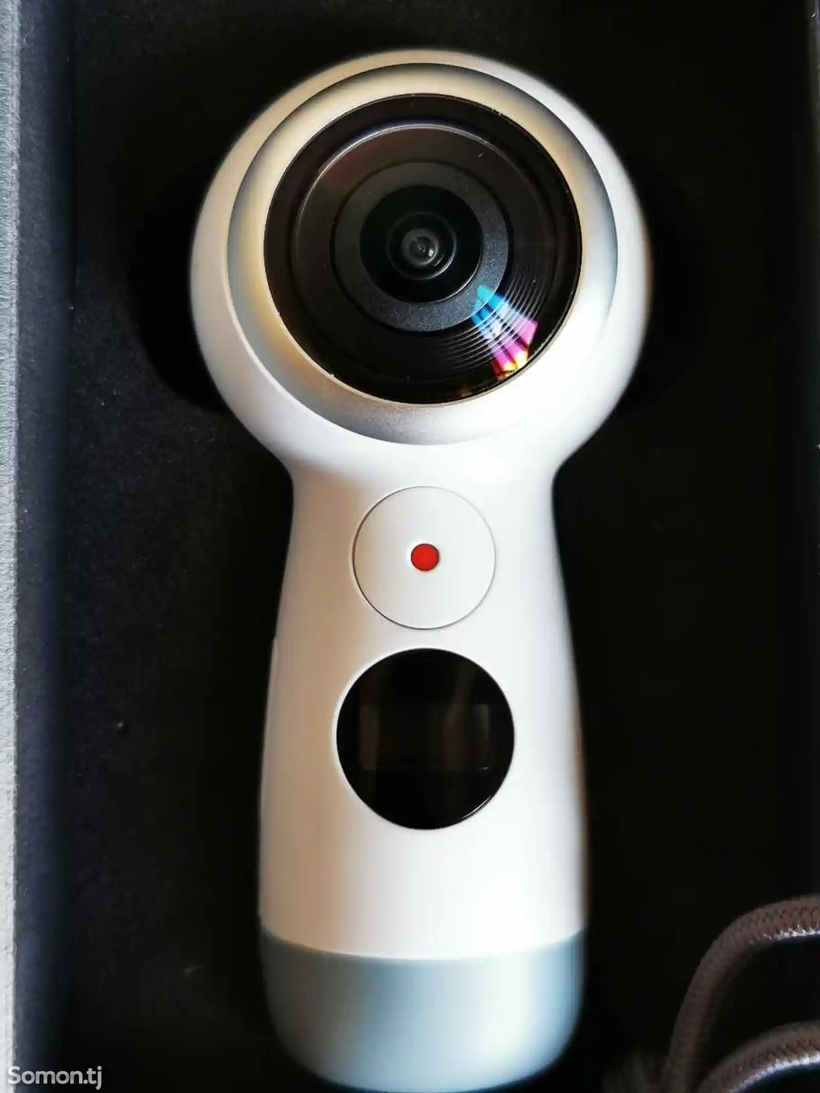 Панорамная камера Samsung Gear 360-4