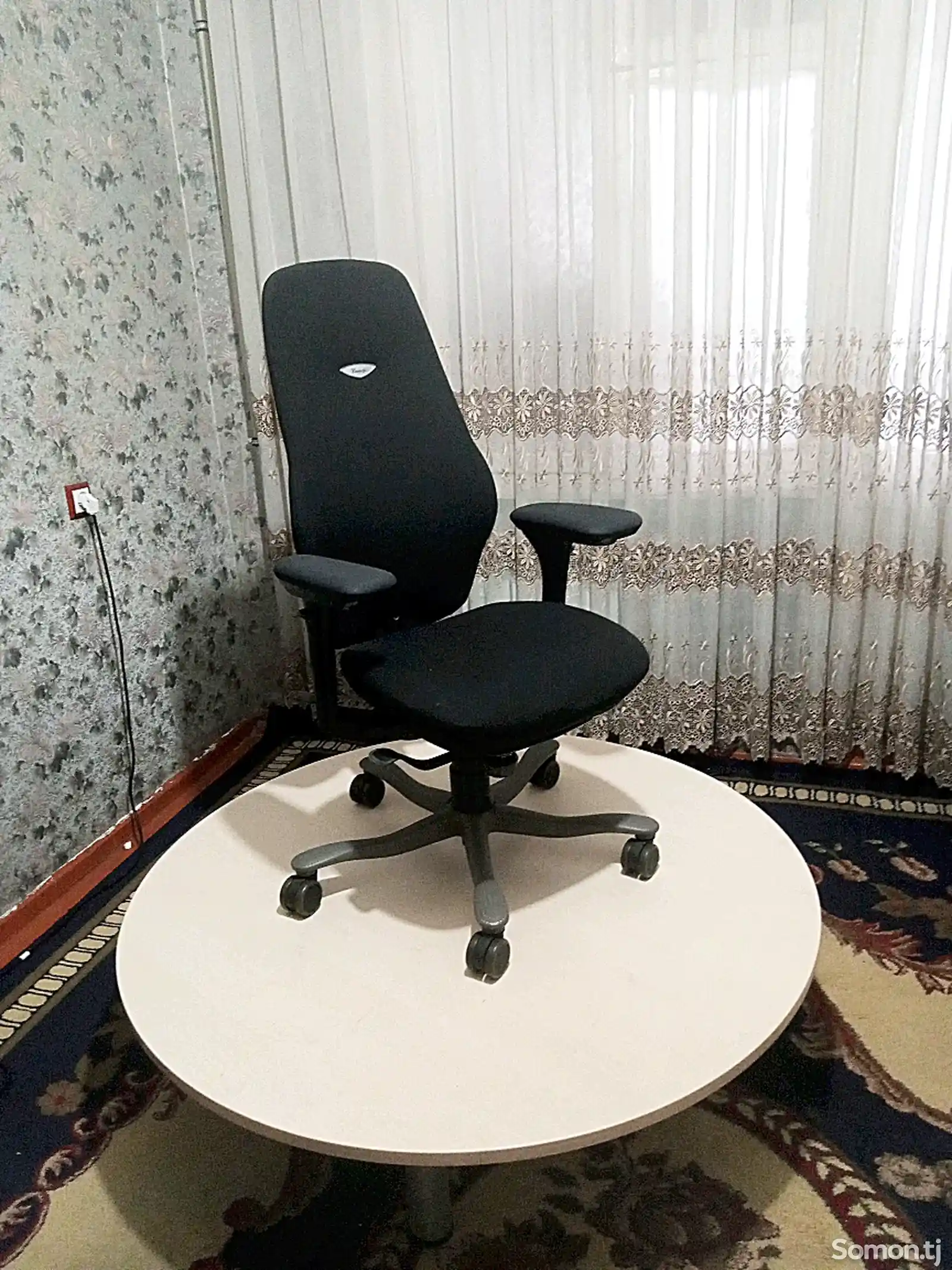 Офисное кресло-1