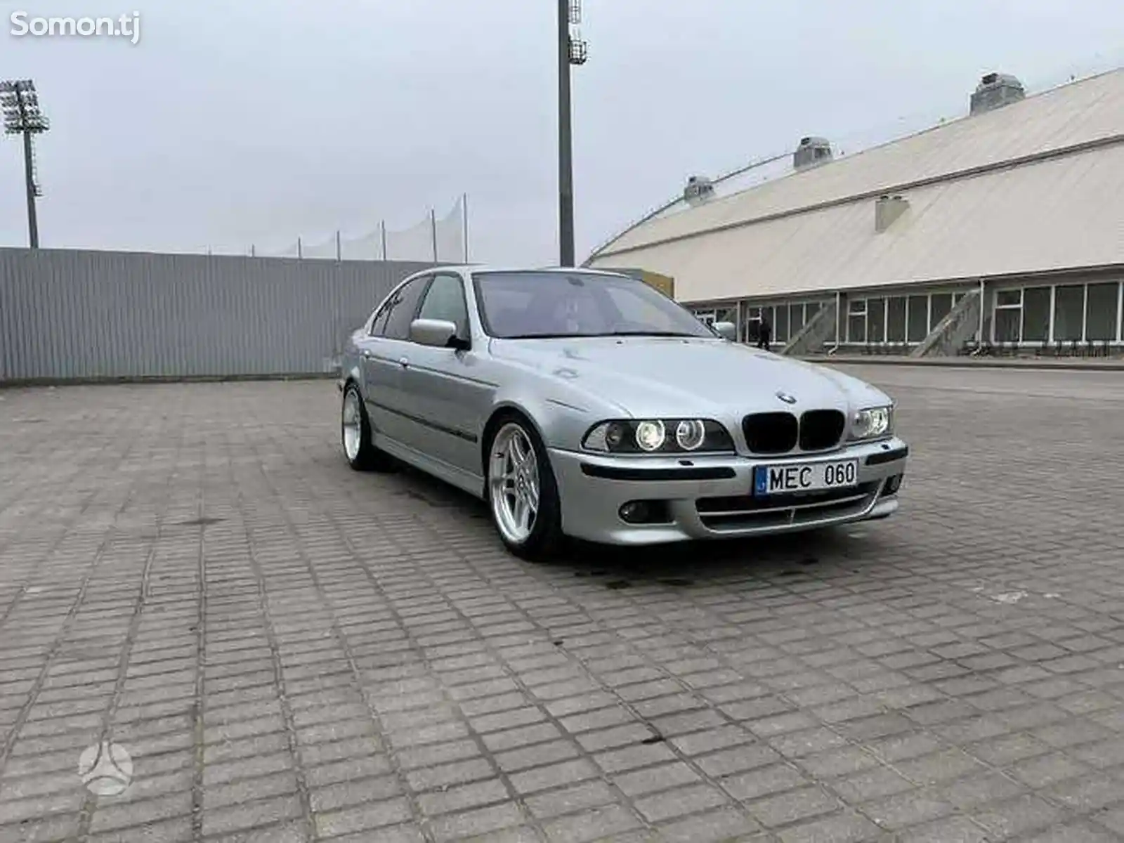 Капот от BMW E39-1