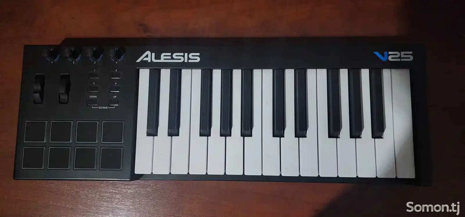 Миди-клавиатура Alesis V25-3