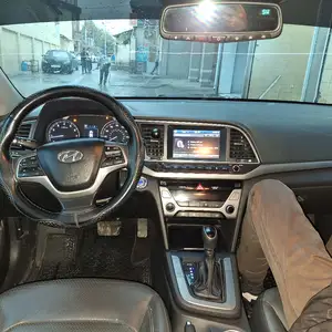 Hyundai Elantra, 2017