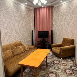 2-комн. квартира, 8 этаж, 60м², 102 мкр