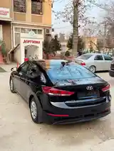 Hyundai Elantra, 2018-5