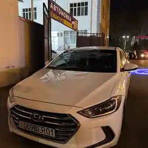 Hyundai Elantra, 2017