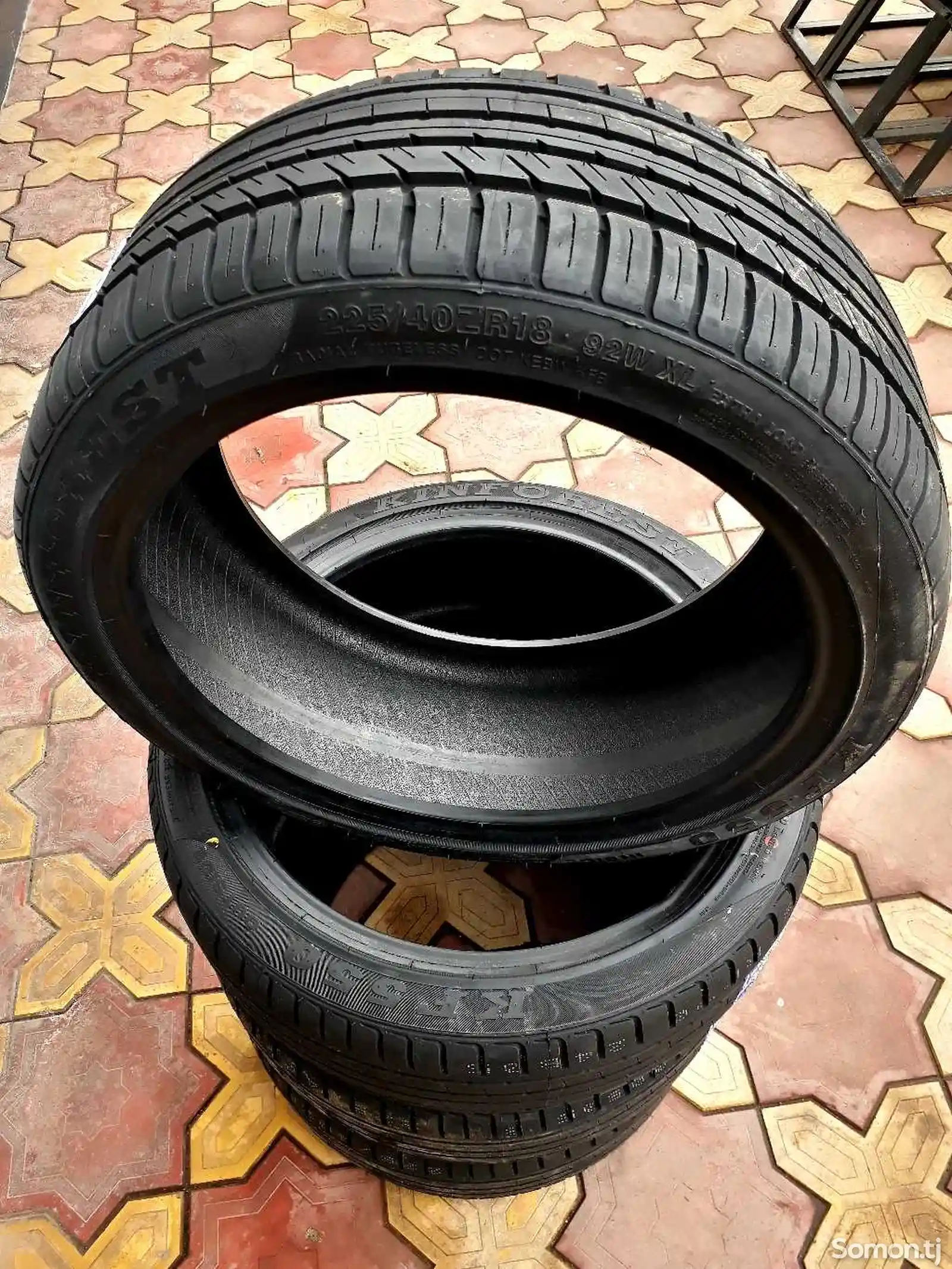 Покрышка 225/40 R18-3