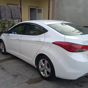 Hyundai Elantra, 2013