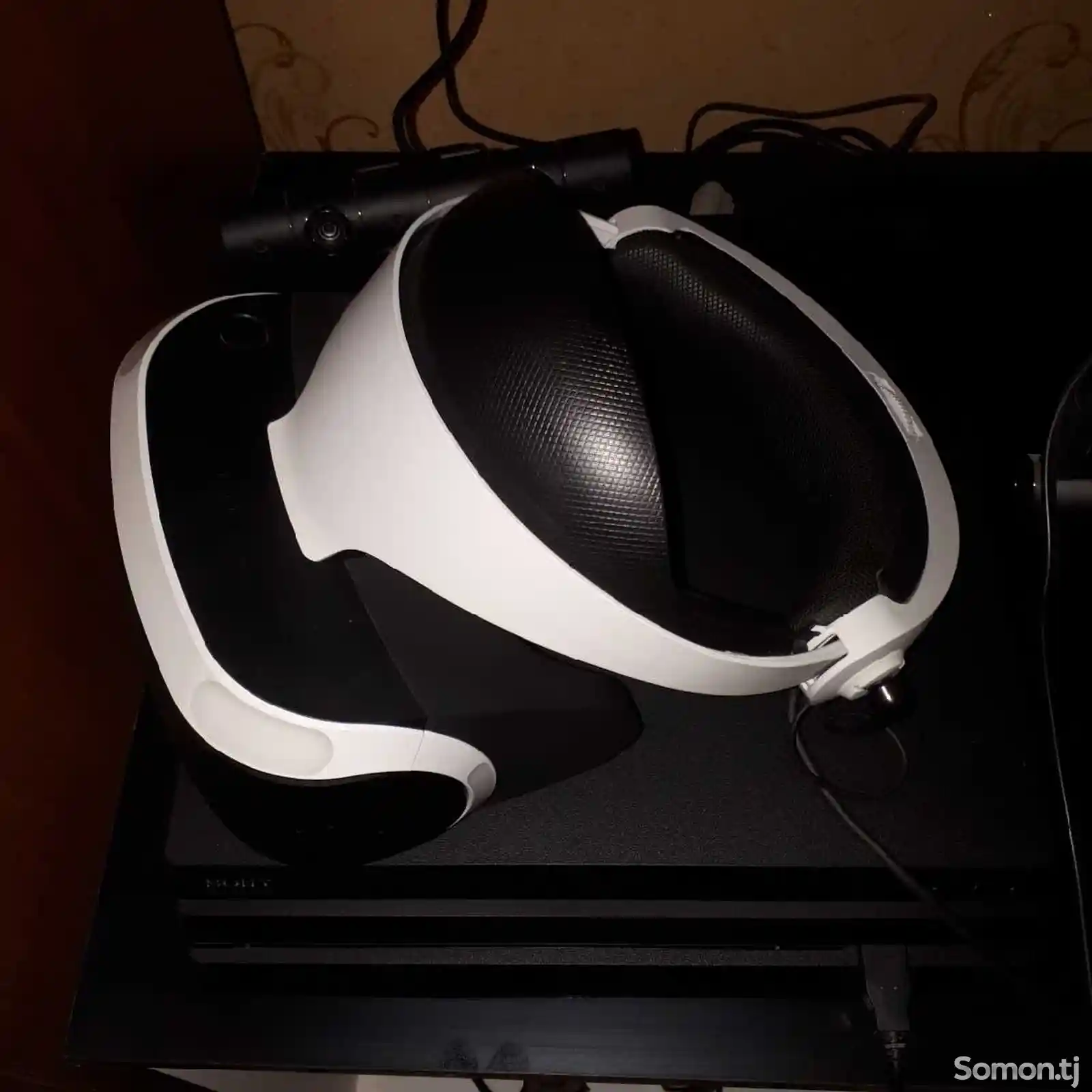 Игровая приставка Sony PlayStation 4 Pro 2tb и sony VR шлем aim contro-1