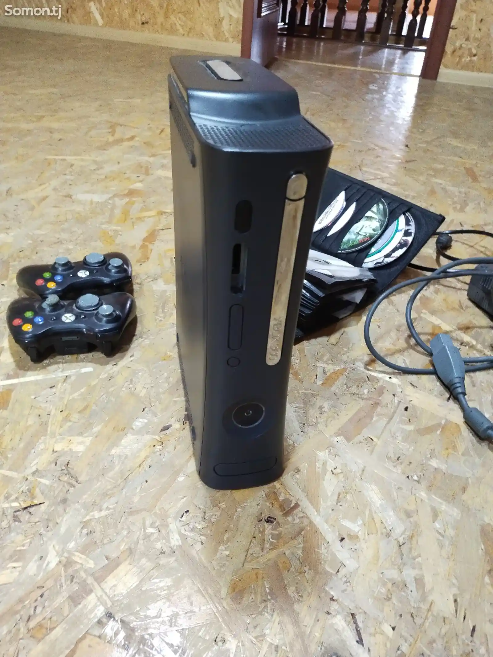 Игровая приставка XBOX 360-1