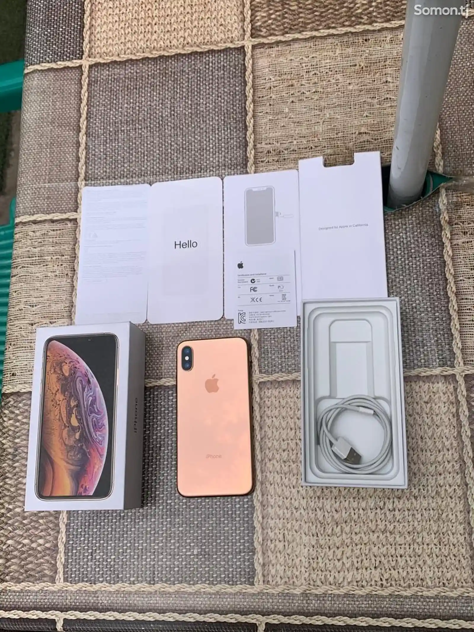 Apple iPhone Xs, 64 gb, Gold-1