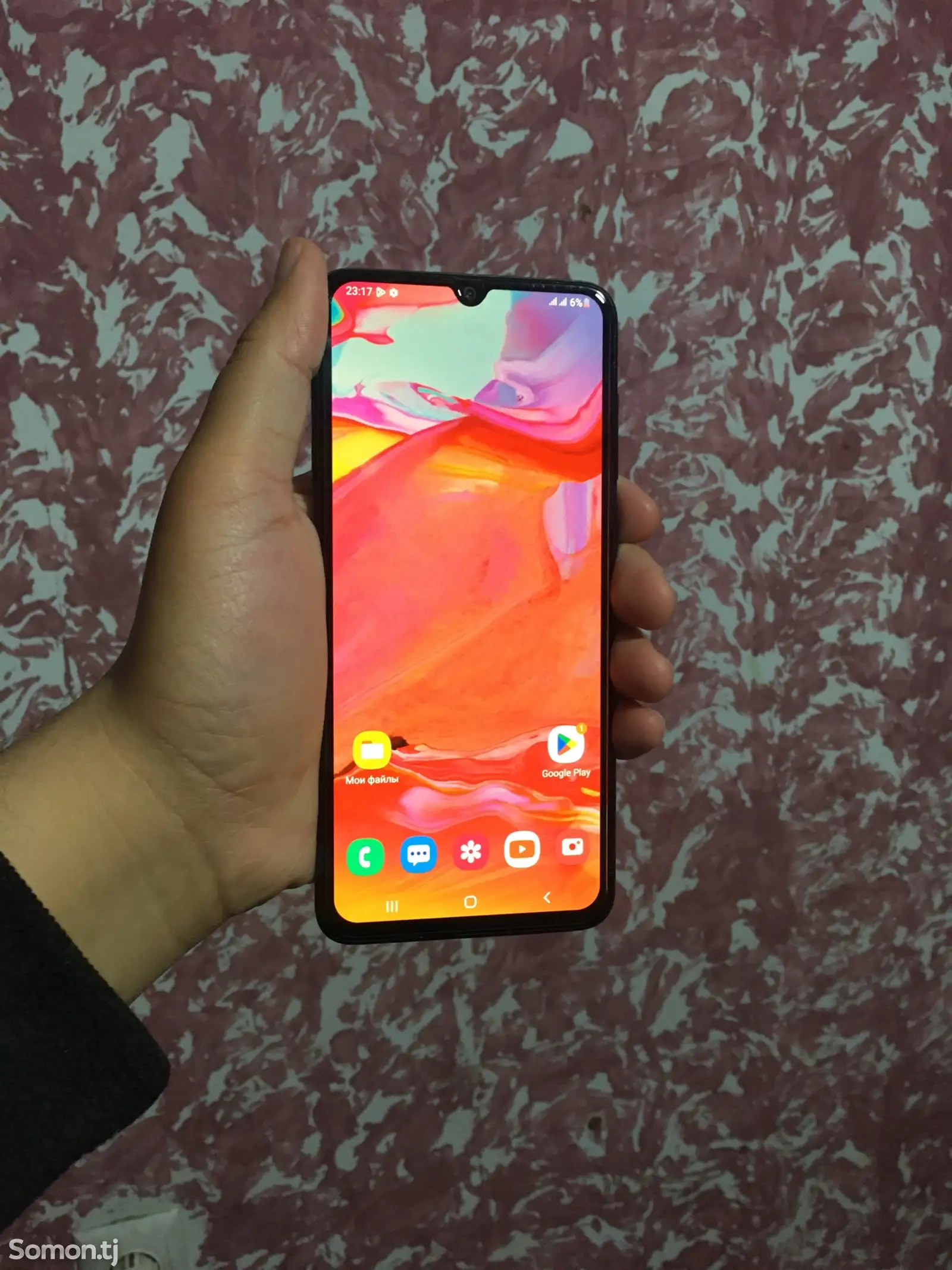 Samsung Galaxy A70-1