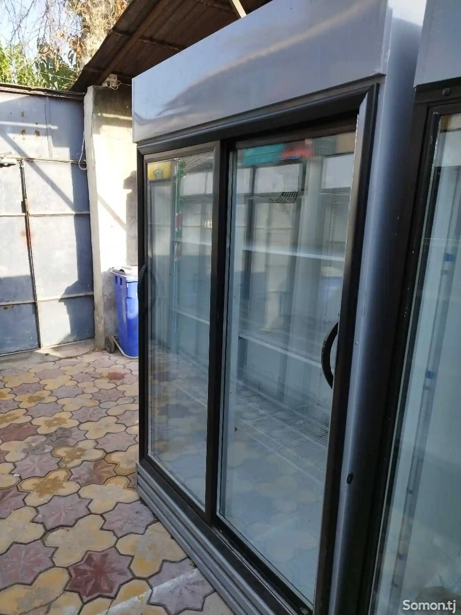 Холодильный шкаф FrigoGlass-3