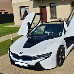 BMW i8, 2015